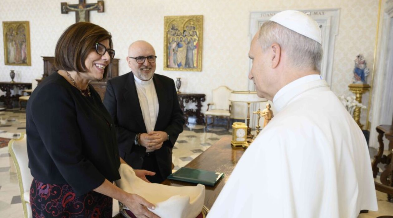 Margaret and Jesus Moran with Pope Leo