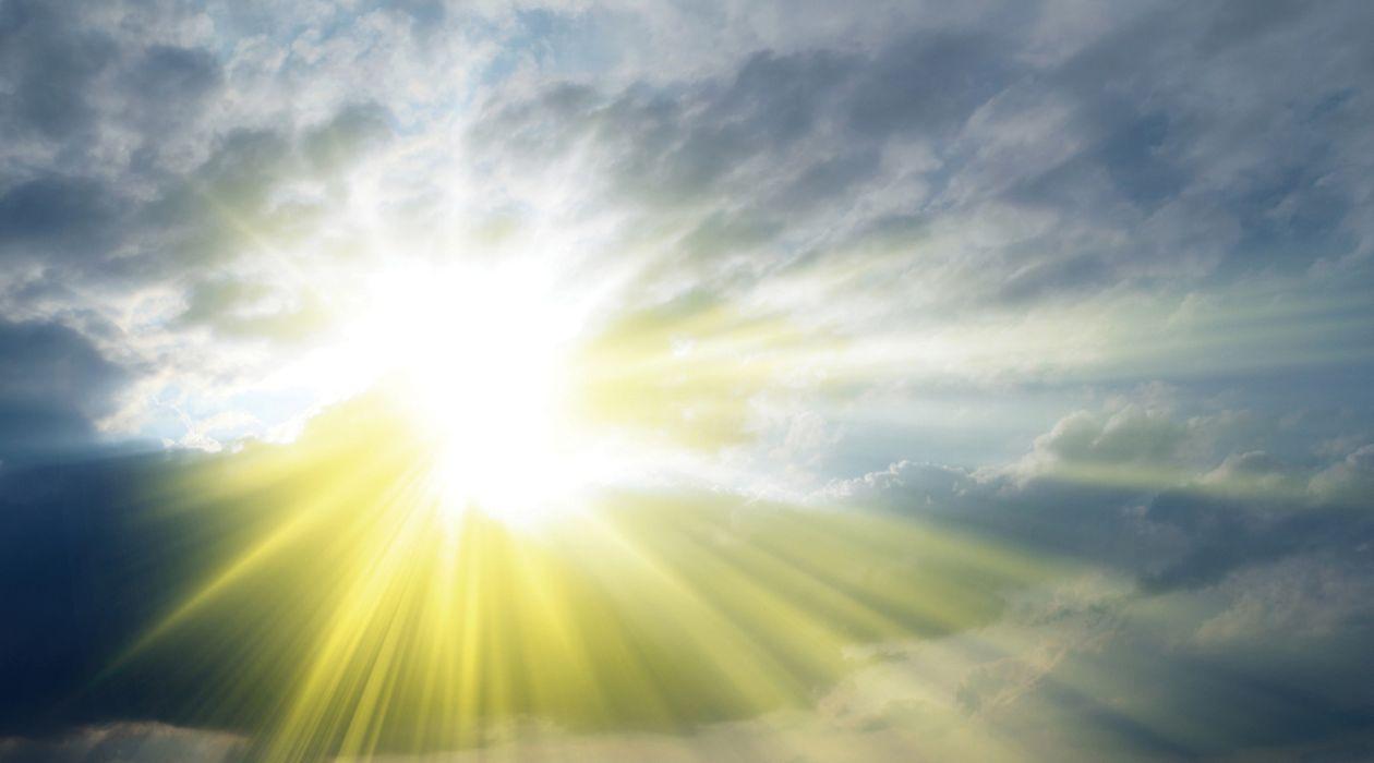 Sunlight between the clouds